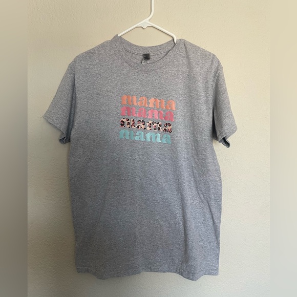 Tops - 🎅🏼5/$10 GUC “mama” T-Shirt